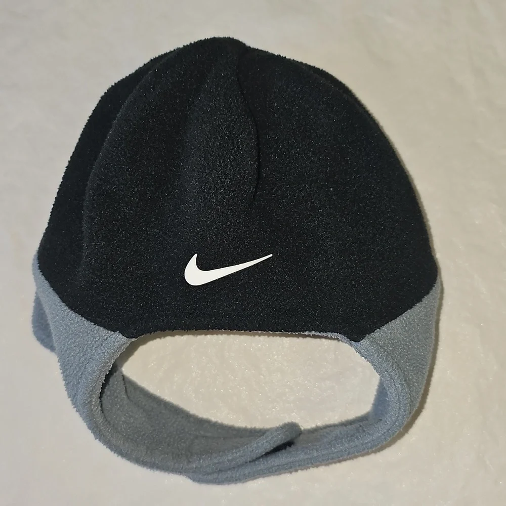 Nike Size Toddler Black Gray Fleece Beanie Hat with Chin Strap Used